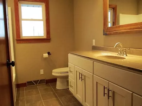 1018 2nd Ave, Cascade, IA 52033 photo 9