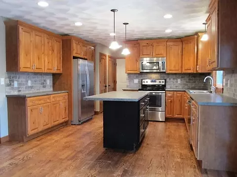 1018 2nd Ave, Cascade, IA 52033 photo 3