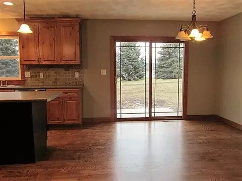 1018 2nd Ave, Cascade, IA 52033 photo 5
