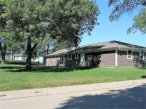 1018 2nd Ave, Cascade, IA 52033 photo 2