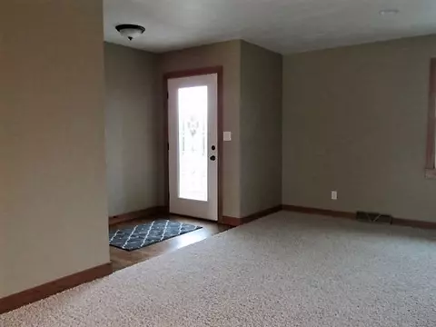 1018 2nd Ave, Cascade, IA 52033 photo 6