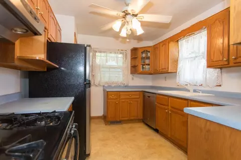 166 Vincent Rd, Waterloo, IA 50701 photo 2