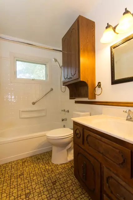 166 Vincent Rd, Waterloo, IA 50701 photo 6
