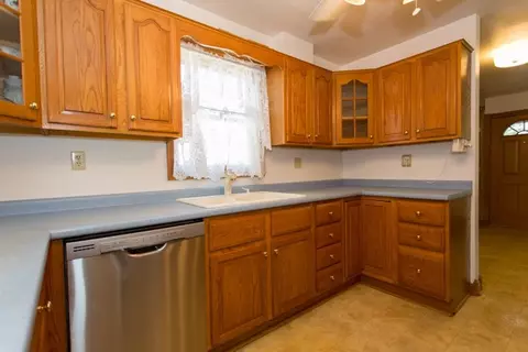 166 Vincent Rd, Waterloo, IA 50701 photo 3