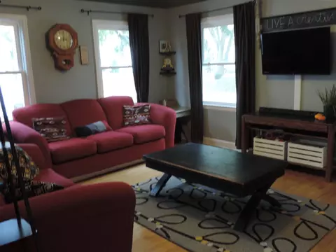 232 Hillside Ave, Waterloo, IA 50701 photo 2