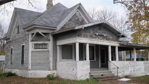 101 E Benton St, Hazleton, IA 50641 photo 2