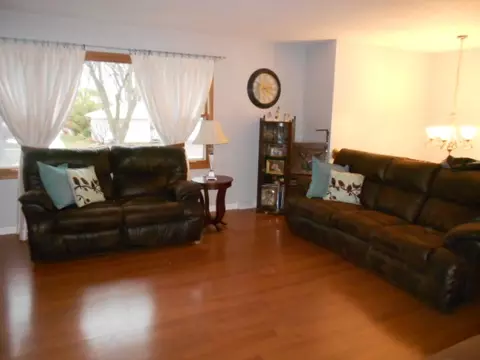 542 Beverly Hls, Waterloo, IA 50701 photo 3