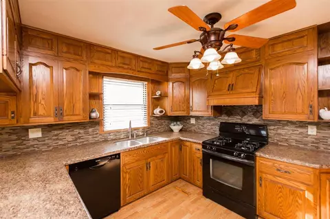 1908 Cornwall Ave, Waterloo, IA 50701 photo 6