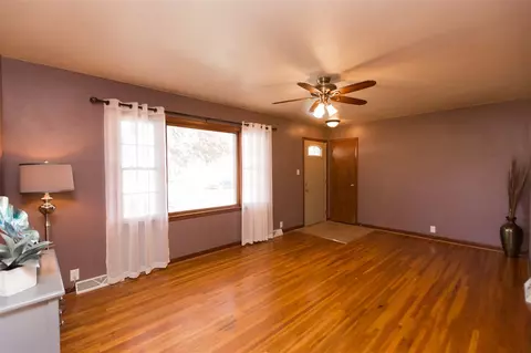 1908 Cornwall Ave, Waterloo, IA 50701 photo 2