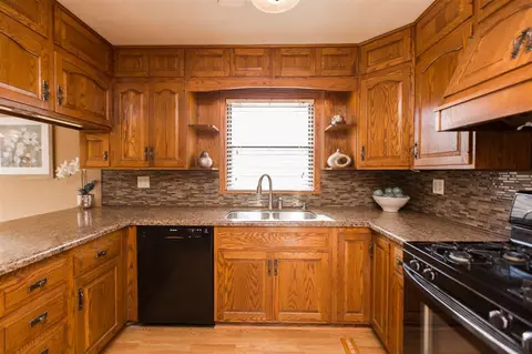 1908 Cornwall Ave, Waterloo, IA 50701 photo 4