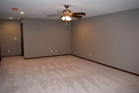 716 Grindstone Cir, Waterloo, IA 50702 photo 12