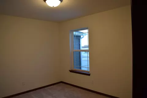 716 Grindstone Cir, Waterloo, IA 50702 photo 9