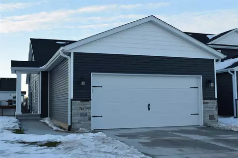 716 Grindstone Cir, Waterloo, IA 50702 photo 1
