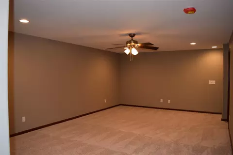 716 Grindstone Cir, Waterloo, IA 50702 photo 13