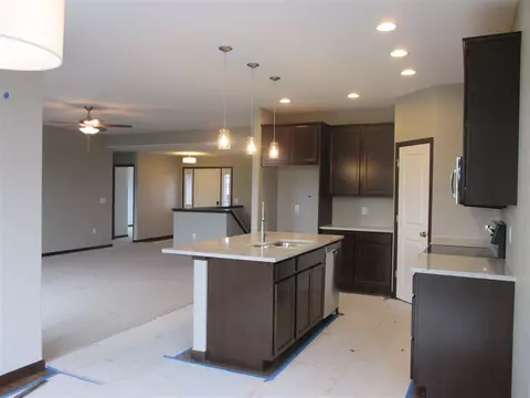 1217 Partridge Ln, Waterloo, IA 50701 photo 4