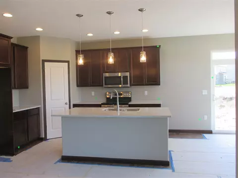 1217 Partridge Ln, Waterloo, IA 50701 photo 2