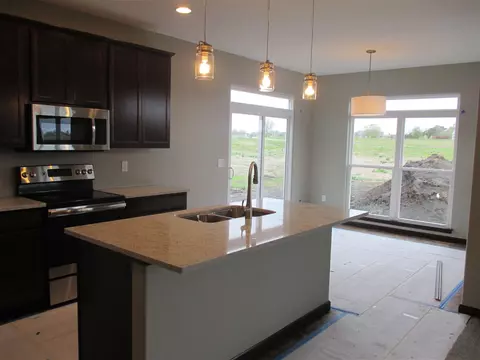 1217 Partridge Ln, Waterloo, IA 50701 photo 6