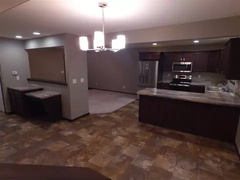 714 Grindstone Cir, Waterloo, IA 50702 photo 4