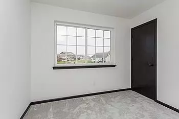714 Grindstone Cir, Waterloo, IA 50702 photo 9