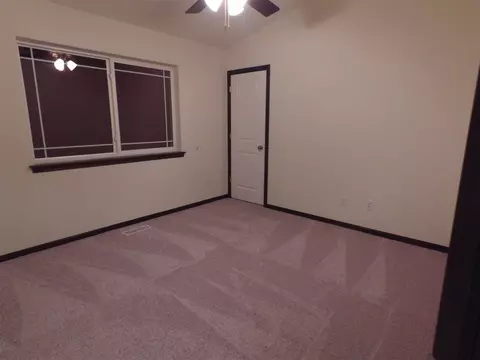 714 Grindstone Cir, Waterloo, IA 50702 photo 8