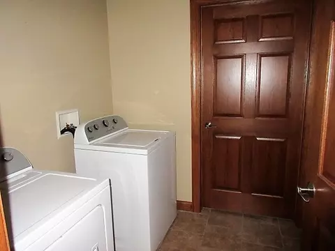 809 SE 6th Ave, Cascade, IA 52033 photo 11