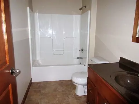 809 SE 6th Ave, Cascade, IA 52033 photo 9