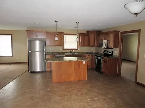 809 SE 6th Ave, Cascade, IA 52033 photo 2