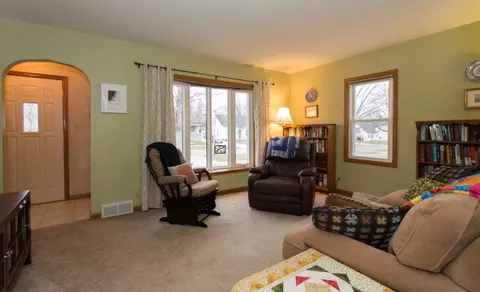 1177 E Mitchell Ave, Waterloo, IA 50702 photo 4