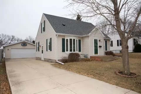 1177 E Mitchell Ave, Waterloo, IA 50702 photo 2