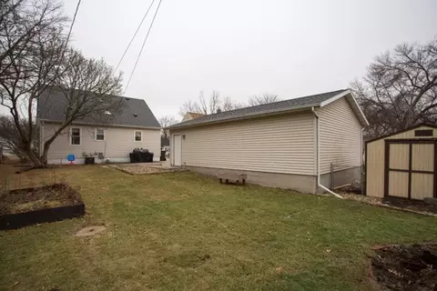 1177 E Mitchell Ave, Waterloo, IA 50702 photo 3