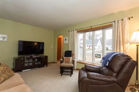 1177 E Mitchell Ave, Waterloo, IA 50702 photo 5