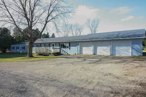 1663 Baxter Ave, Jesup, IA 50648 photo 2