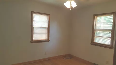 433 Beverly Hills St, Waterloo, IA 50701 photo 5