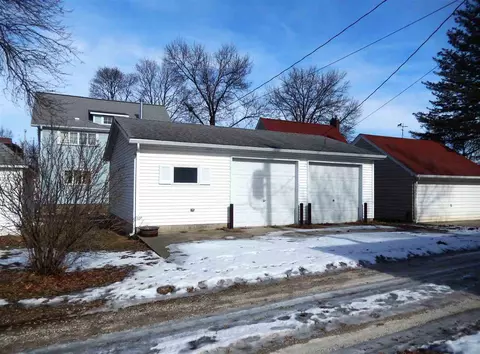 307 E 2nd St, Sumner, IA 50674 photo 2