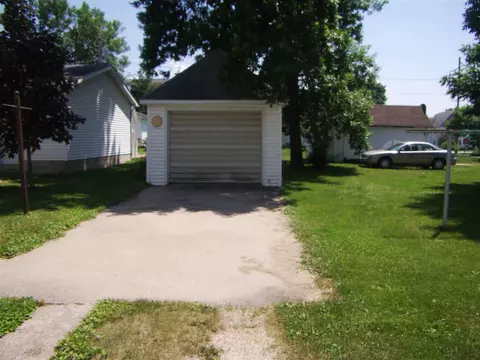 307 E 2nd St, Sumner, IA 50674 photo 15