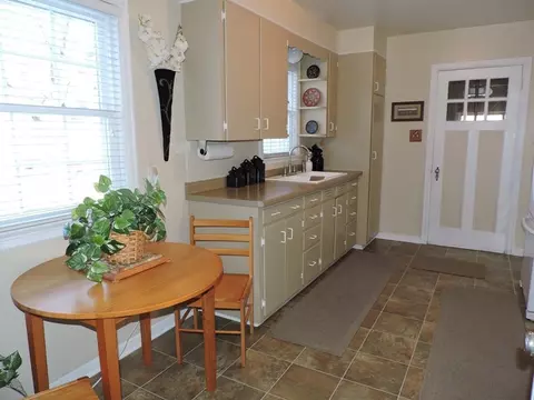 708 Fifth Ave, Decorah, IA 52101 photo 2
