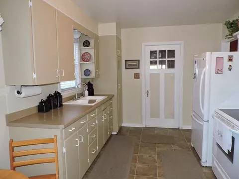 708 Fifth Ave, Decorah, IA 52101 photo 3