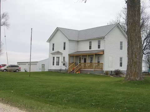 8121 E Gresham Rd, Dunkerton, IA 50626 photo 1