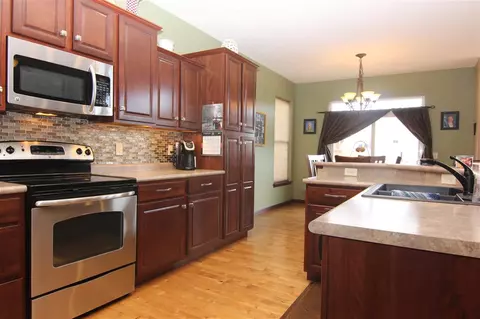 2717 Pendleton Dr, Cedar Falls, IA 50613 photo 3