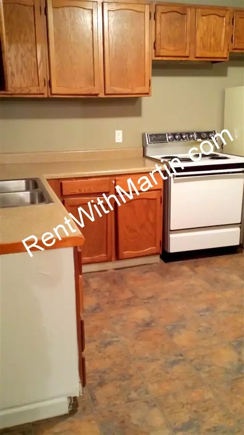 225 E Mullan, Waterloo, IA 50703 photo 2