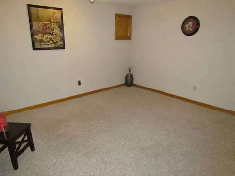 3921 Memory Ln, Waterloo, IA 50702 photo 9