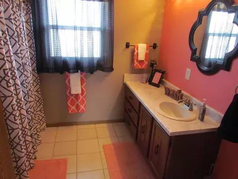 3921 Memory Ln, Waterloo, IA 50702 photo 13