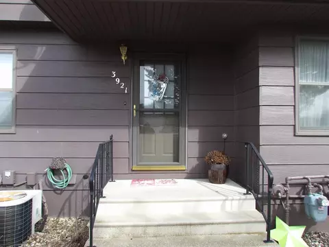 3921 Memory Ln, Waterloo, IA 50702 photo 3