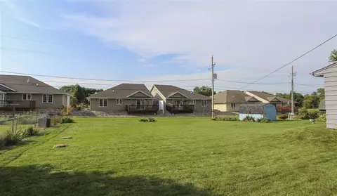 451 Devonshire Dr, Waterloo, IA 50701 photo 19
