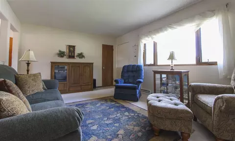 451 Devonshire Dr, Waterloo, IA 50701 photo 3
