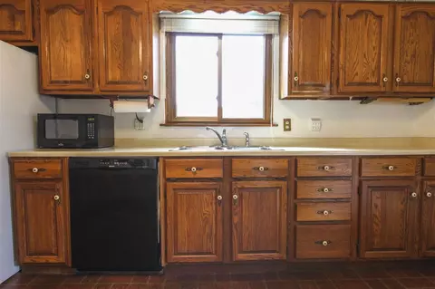 451 Devonshire Dr, Waterloo, IA 50701 photo 5