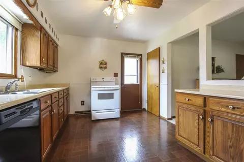 451 Devonshire Dr, Waterloo, IA 50701 photo 7