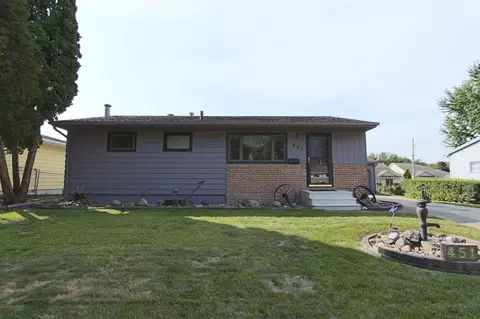 451 Devonshire Dr, Waterloo, IA 50701 photo 1