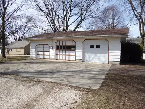 122 E Grove St, Shell Rock, IA 50670 photo 2