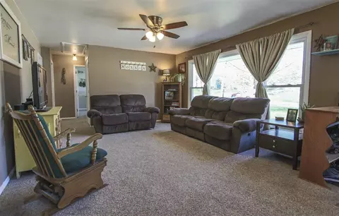 131 Vincent Rd, Waterloo, IA 50701 photo 4